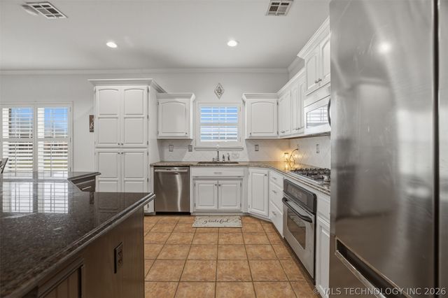 3810 S Palm Avenue, Broken Arrow, OK 74011