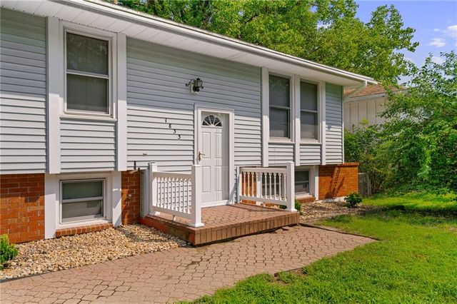 1833 N York Street, Independence, MO 64058