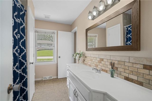1833 N York Street, Independence, MO 64058