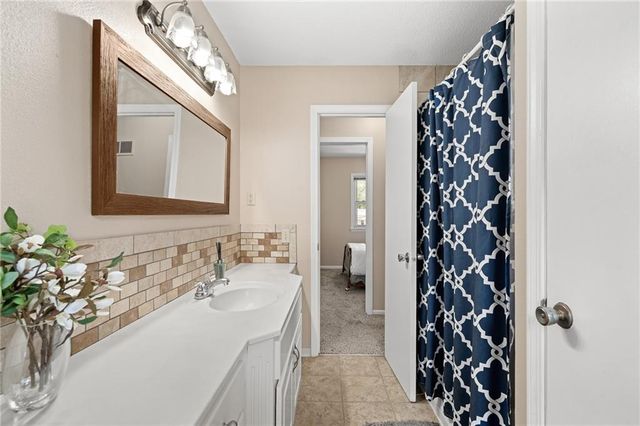 1833 N York Street, Independence, MO 64058