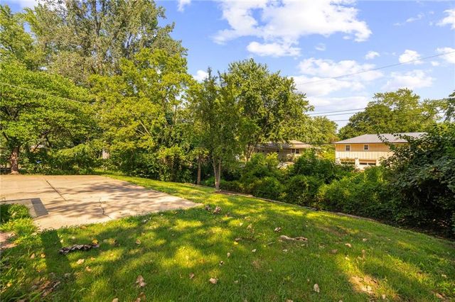 1833 N York Street, Independence, MO 64058