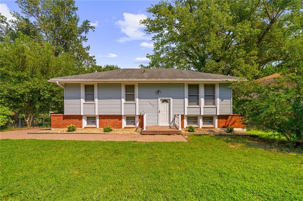 1833 N York Street, Independence, MO 64058