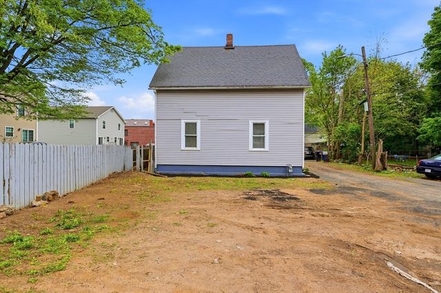9 Owens Pl, Holyoke, MA 01040