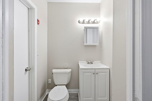 9 Owens Pl, Holyoke, MA 01040