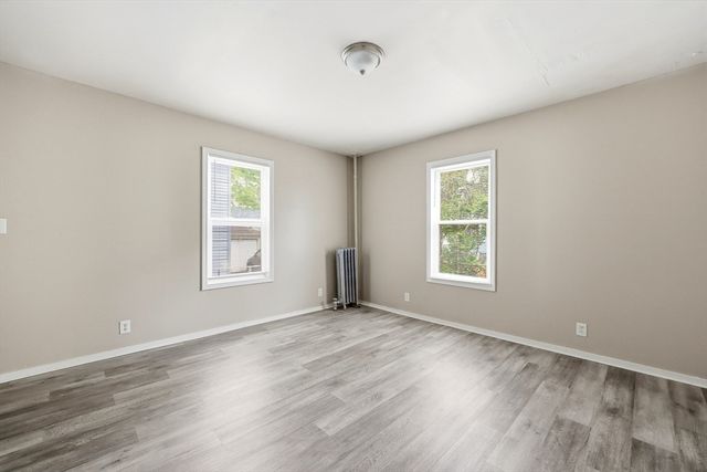 9 Owens Pl, Holyoke, MA 01040