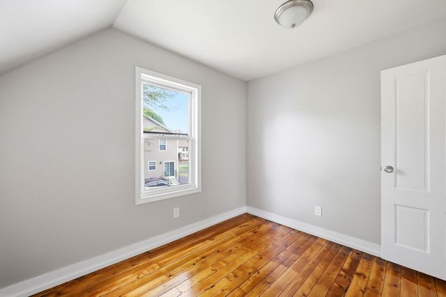 9 Owens Pl, Holyoke, MA 01040
