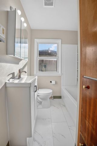 427 Hope Avenue, Waterloo, IA 50703