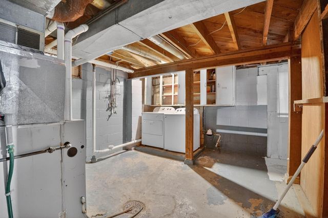 427 Hope Avenue, Waterloo, IA 50703