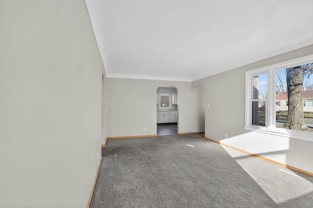 427 Hope Avenue, Waterloo, IA 50703