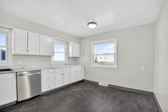 427 Hope Avenue, Waterloo, IA 50703