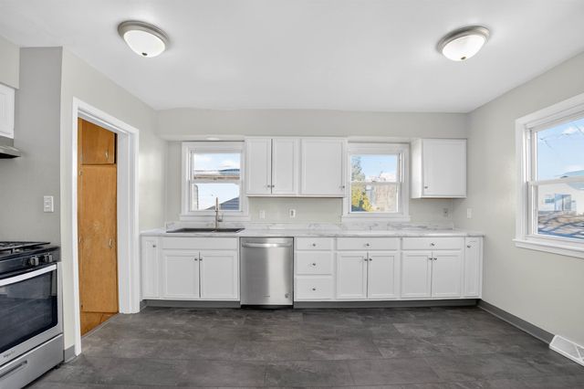 427 Hope Avenue, Waterloo, IA 50703