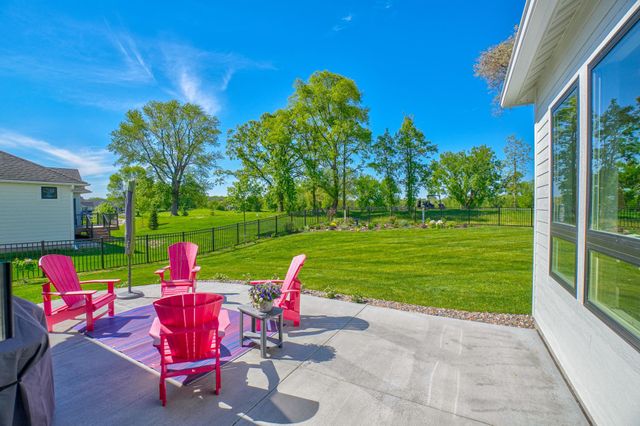 1461 Palmer Drive N, Lake Elmo, MN 55042
