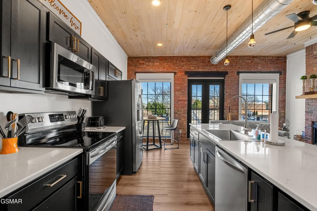 118 Court Avenue, Sevierville, TN 37862