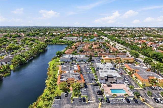 15635 SW 74th Cir Drive 11, Miami, FL 33193