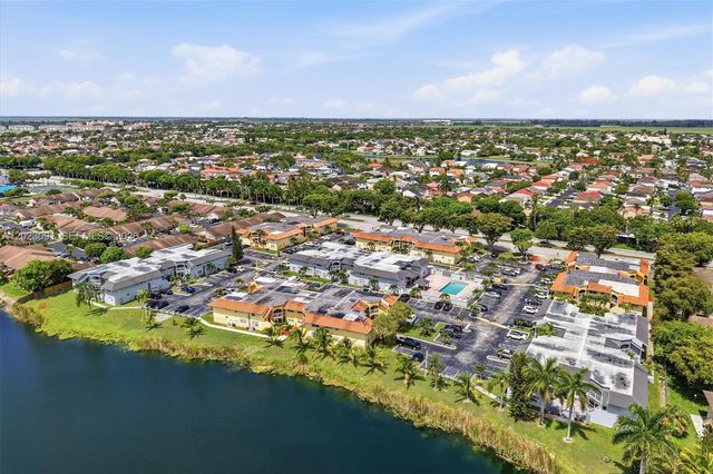 15635 SW 74th Cir Drive 11, Miami, FL 33193