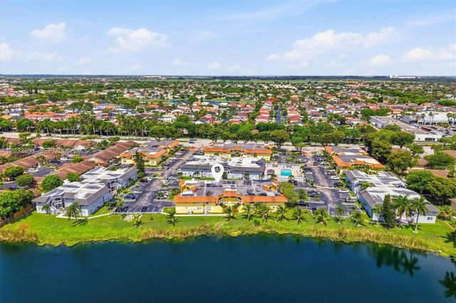 15635 SW 74th Cir Drive 11, Miami, FL 33193