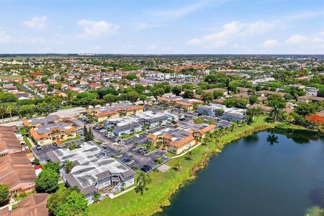 15635 SW 74th Cir Drive 11, Miami, FL 33193