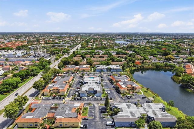 15635 SW 74th Cir Drive 11, Miami, FL 33193