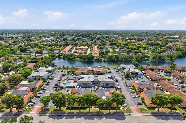 15635 SW 74th Cir Drive 11, Miami, FL 33193