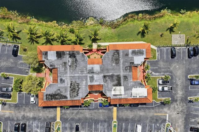 15635 SW 74th Cir Drive 11, Miami, FL 33193