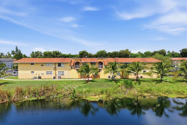 15635 SW 74th Cir Drive 11, Miami, FL 33193