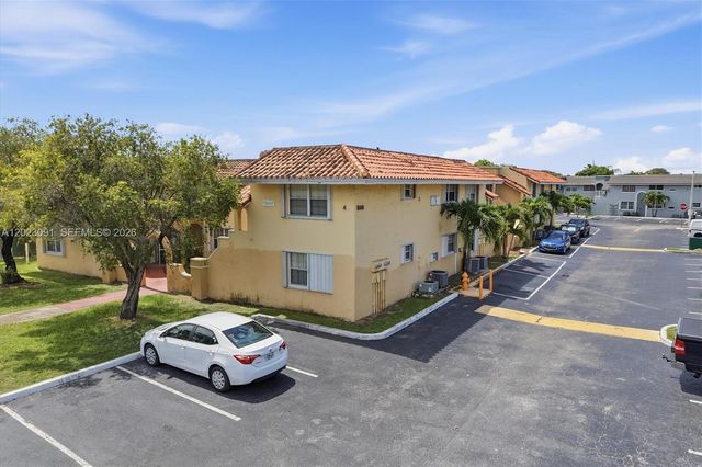 15635 SW 74th Cir Drive 11, Miami, FL 33193