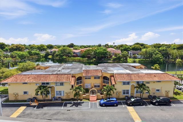 15635 SW 74th Cir Drive 11, Miami, FL 33193