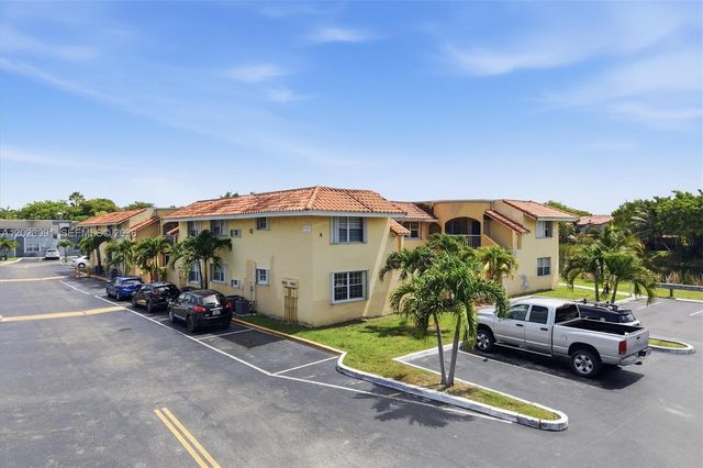 15635 SW 74th Cir Drive 11, Miami, FL 33193