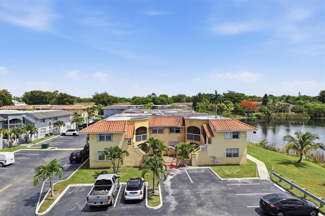 15635 SW 74th Cir Drive 11, Miami, FL 33193