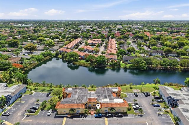 15635 SW 74th Cir Drive 11, Miami, FL 33193