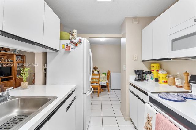 15635 SW 74th Cir Drive 11, Miami, FL 33193