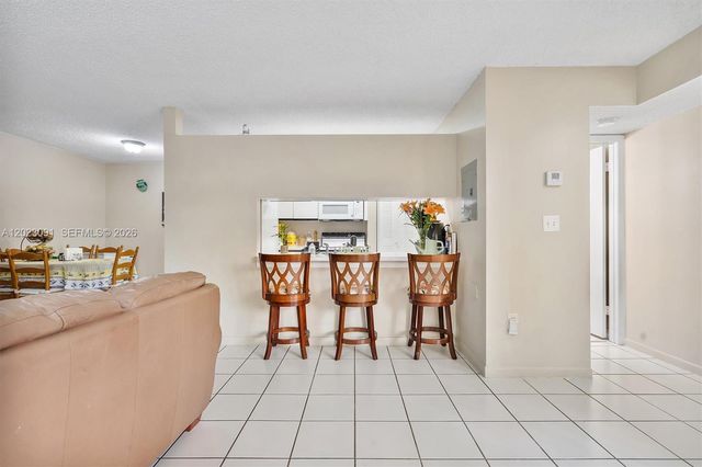 15635 SW 74th Cir Drive 11, Miami, FL 33193