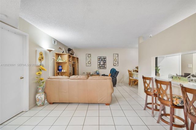 15635 SW 74th Cir Drive 11, Miami, FL 33193