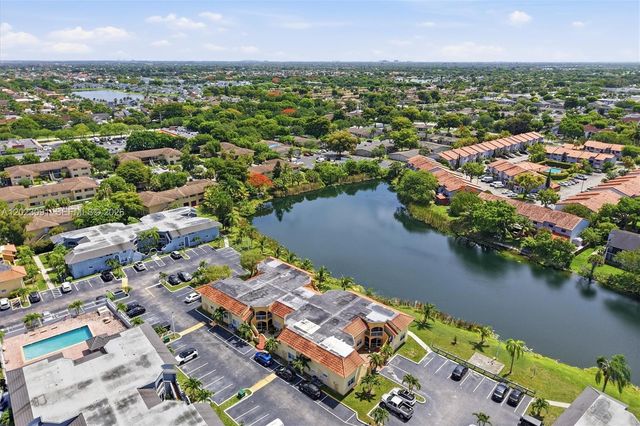 15635 SW 74th Cir Drive 11, Miami, FL 33193