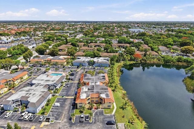 15635 SW 74th Cir Drive 11, Miami, FL 33193