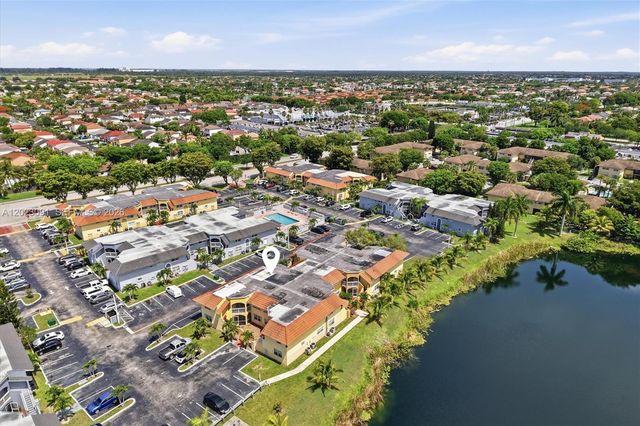 15635 SW 74th Cir Drive 11, Miami, FL 33193