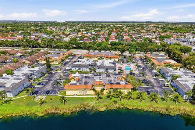 15635 SW 74th Cir Drive 11, Miami, FL 33193