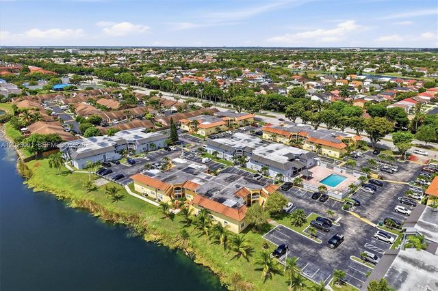 15635 SW 74th Cir Drive 11, Miami, FL 33193
