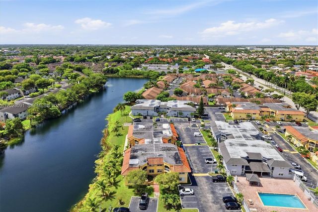 15635 SW 74th Cir Drive 11, Miami, FL 33193