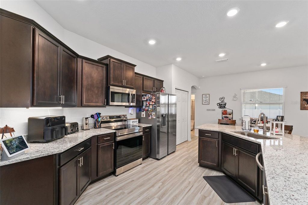 Image 4 of property listing at 4660 SE 89TH PLACE ROAD, Ocala, FL 34480