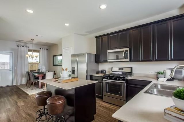 211 Olympic Harbor, Crosby, TX 77532