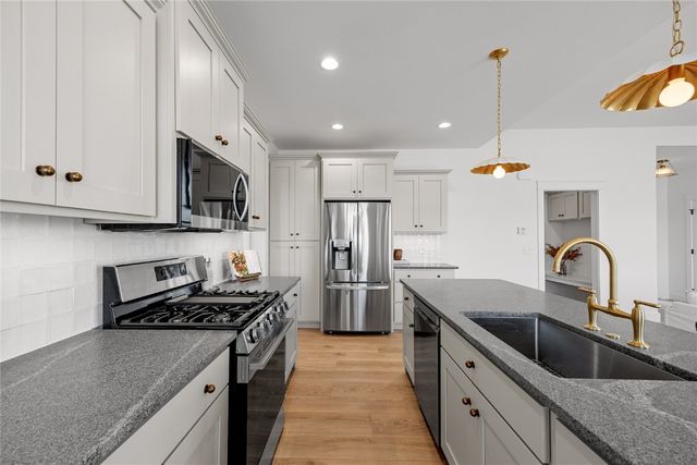 1399 Echo Ridge Ln, Marion, IA 52302