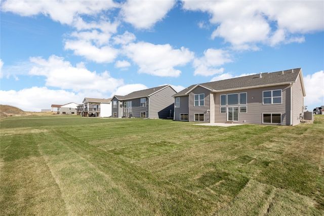 1399 Echo Ridge Ln, Marion, IA 52302