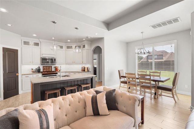 5604 St James Place, Oklahoma City, OK 73179
