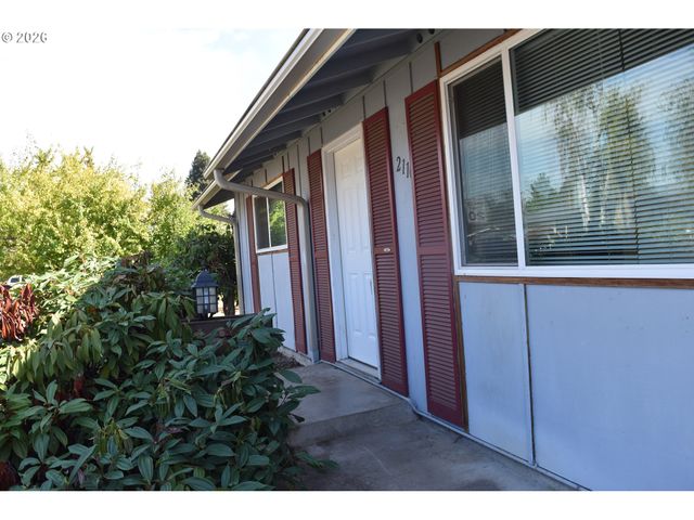 2110 BIRCHWOOD Ave, Eugene, OR 97401