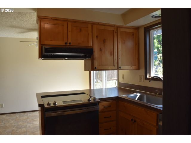 2110 BIRCHWOOD Ave, Eugene, OR 97401