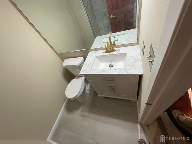 92 Gate House Lane, Edison, NJ 08820