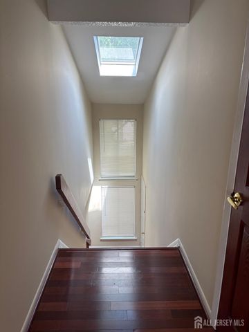 92 Gate House Lane, Edison, NJ 08820