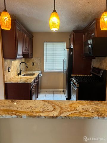 92 Gate House Lane, Edison, NJ 08820