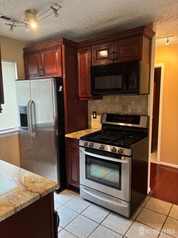 92 Gate House Lane, Edison, NJ 08820